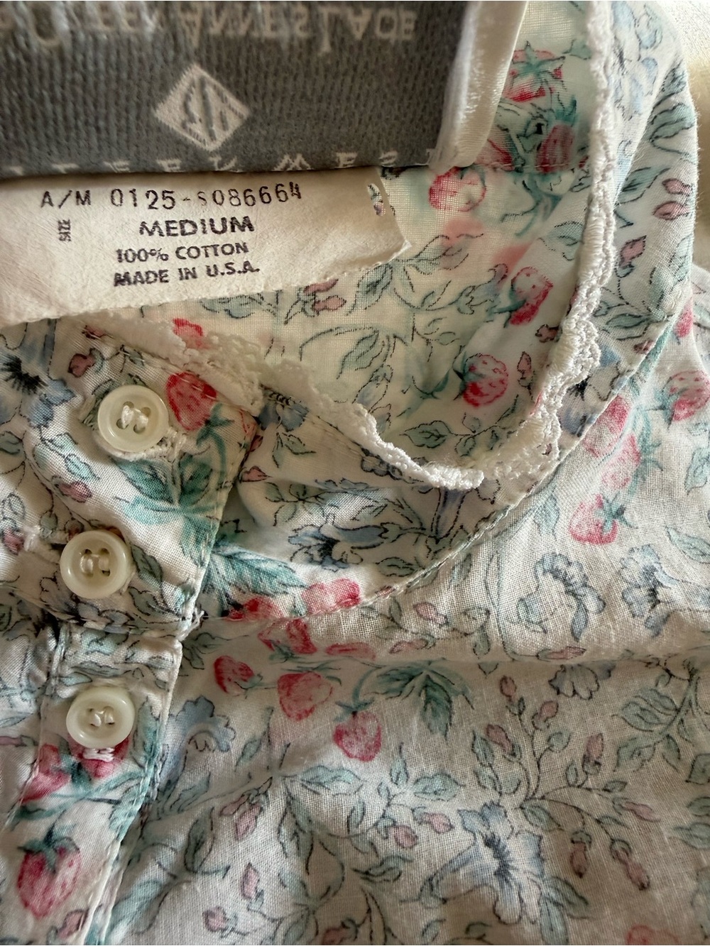 Vintage Eileen West Floral Button-Front Cotton Nightgown in Soft Pastel - Picture 8 of 8